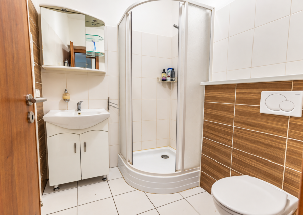Na prenájom 2-izbový byt, 47 m², klimatizovaný, Odborárska ul., BA – Nové Mesto, ihneď voľný