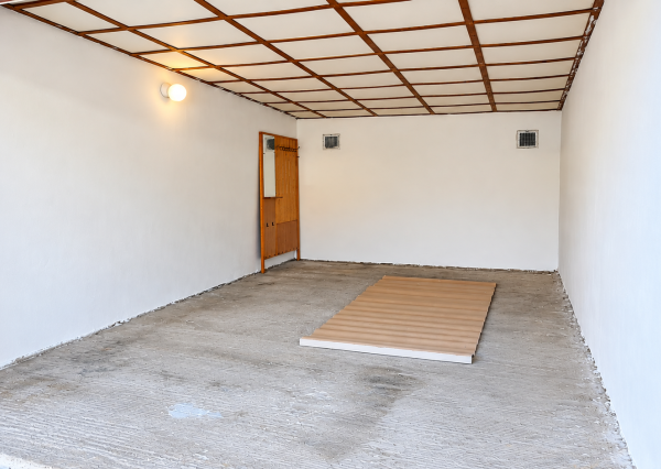 HĽADÁTE GARÁŽ VO ZVOLENE S ELEKTRINOU BLÍZKO CENTRA?