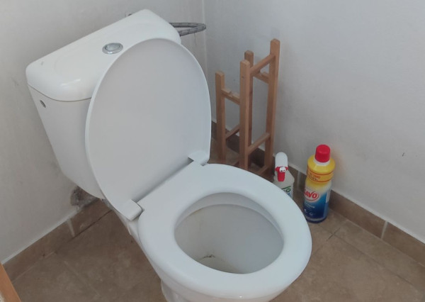 MODERNÝ 6-IZBOVÝ BUNGALOV S TERASOU A POZEMKOM 884 m² – RATNOVCE