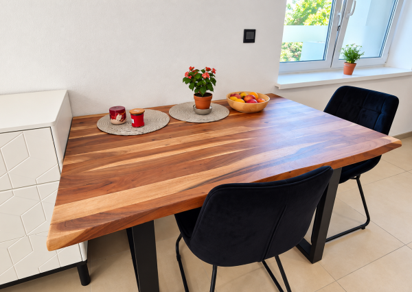 ZREKONŠTRUOVANÝ A ZARIADENÝ DOM 2+kk • POZEMOK 1 112 m² • SÚKROMIE A VLASTNÝ KÚSOK LESA – LÚKA