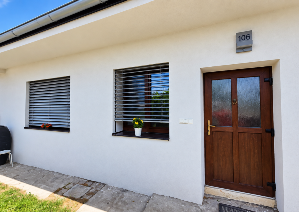 ZREKONŠTRUOVANÝ A ZARIADENÝ DOM 2+kk • POZEMOK 1 112 m² • SÚKROMIE A VLASTNÝ KÚSOK LESA – LÚKA