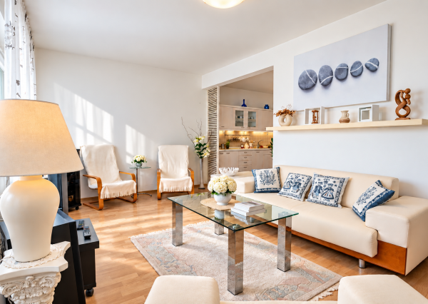 Na prenájom priestranný 3-izbový byt s lodžiou, 101 m², nádherný výhľad na Bratislavu,Zadunajská cesta, Petržalka, od 10/2026
