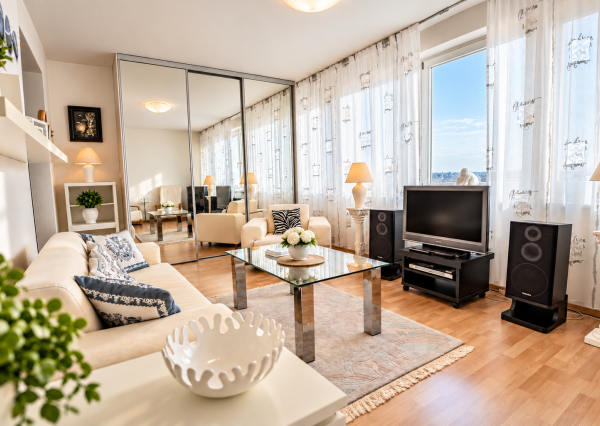 Na prenájom priestranný 3-izbový byt s lodžiou, 101 m², nádherný výhľad na Bratislavu,Zadunajská cesta, Petržalka, od 10/2026