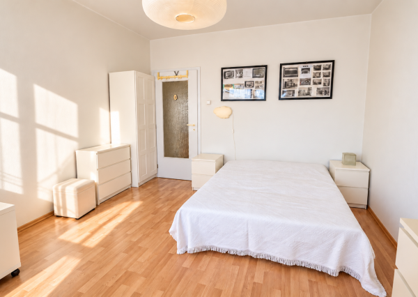 Na prenájom priestranný 3-izbový byt s lodžiou, 101 m², nádherný výhľad na Bratislavu,Zadunajská cesta, Petržalka, od 10/2026