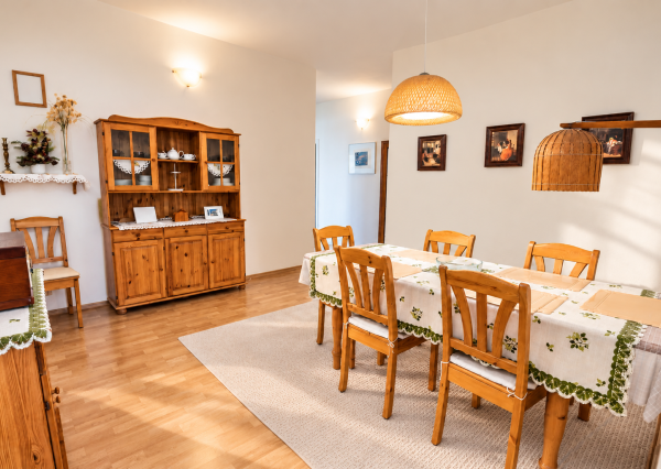 Na prenájom priestranný 3-izbový byt s lodžiou, 101 m², nádherný výhľad na Bratislavu,Zadunajská cesta, Petržalka, od 10/2026