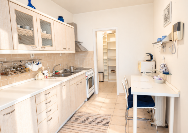 Na prenájom priestranný 3-izbový byt s lodžiou, 101 m², nádherný výhľad na Bratislavu,Zadunajská cesta, Petržalka, od 10/2026