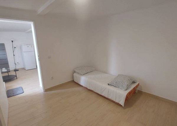 Ponúkame na prenájom 2 izbový byt v rodinnom dome v Piešťanoch.