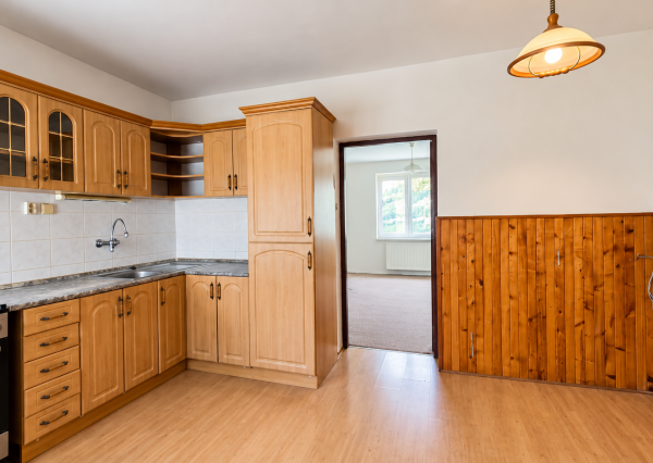 NOVINKA V PONUKE! Rodinný dom s veľkorysým pozemkom 923 m², garážou – DUBOVANY