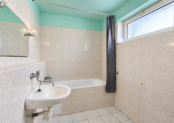 NOVINKA V PONUKE! Rodinný dom s veľkorysým pozemkom 923 m², garážou – DUBOVANY