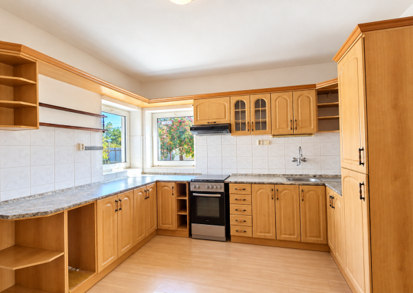 NOVINKA V PONUKE! Rodinný dom s veľkorysým pozemkom 923 m², garážou – DUBOVANY