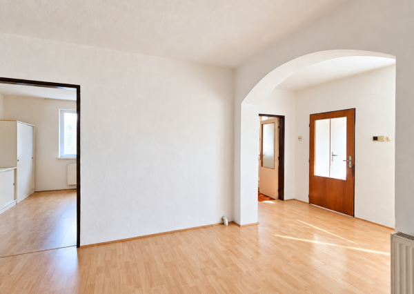 NOVINKA V PONUKE! Rodinný dom s veľkorysým pozemkom 923 m², garážou – DUBOVANY
