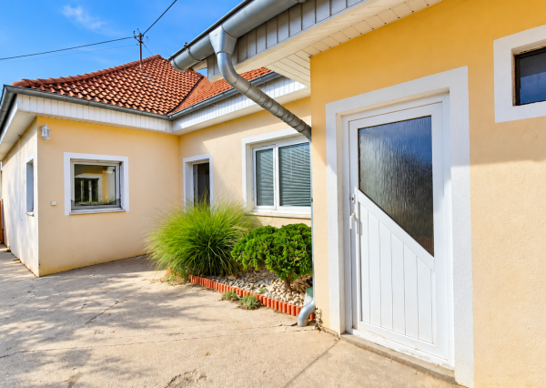 NOVINKA V PONUKE! Rodinný dom s veľkorysým pozemkom 923 m², garážou – DUBOVANY