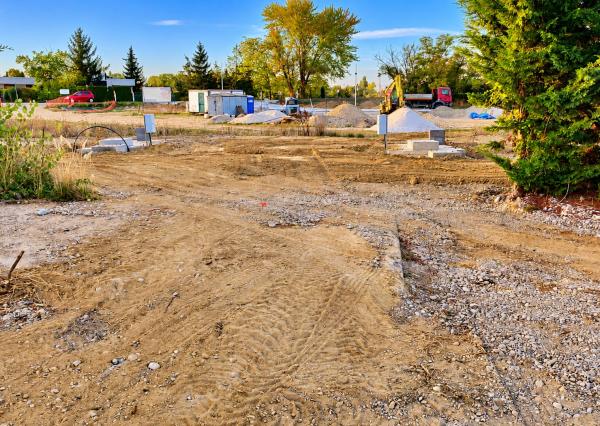STAVEBNÝ POZEMOK 514 m² – RATNOVCE, LEN KÚSOK OD PIEŠŤAN