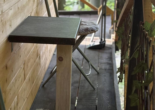 PREDAJ: Unikátny domček v korunách stromov (Treehouse) 35m2 s veľkým pozemkom – Trenčianske Teplice