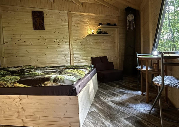 PREDAJ: Unikátny domček v korunách stromov (Treehouse) 35m2 s veľkým pozemkom – Trenčianske Teplice