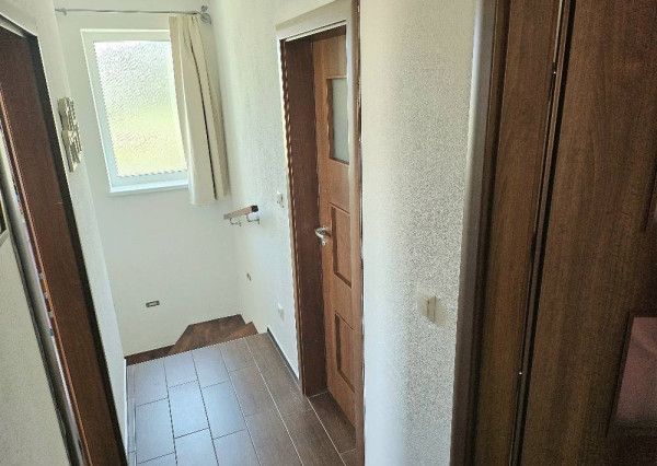 RODINNÝ DOM - PODLUŽANY - 4 IZBOVÝ -148 M2 NA POZEMKU 1049 M2