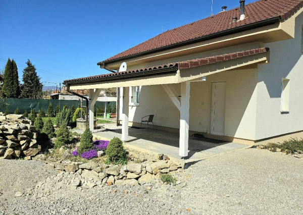 RODINNÝ DOM - PODLUŽANY - 4 IZBOVÝ -148 M2 NA POZEMKU 1049 M2