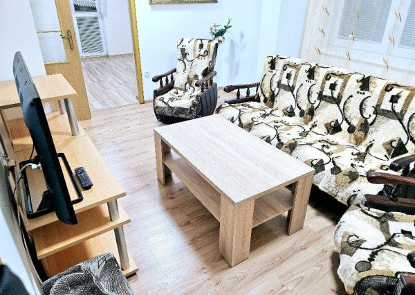 PRENÁJOM 3 IZBOVÝ BYT / CENTRUM / LOGGIA / PIVNICA / ZARIADENÝ