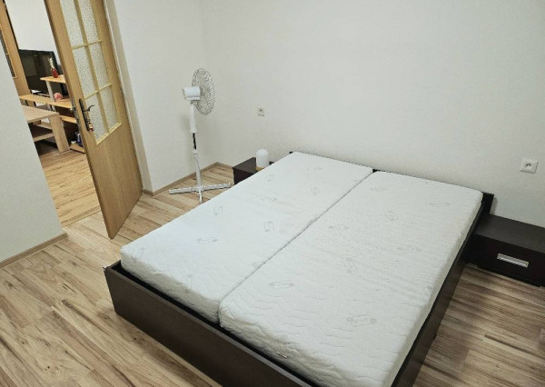 PRENÁJOM 3 IZBOVÝ BYT / CENTRUM / LOGGIA / PIVNICA / ZARIADENÝ