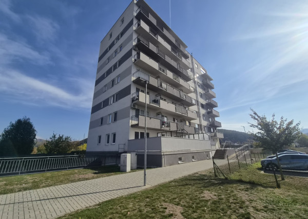 2 izbový byt Trenčín 52m2 + parkovacie miesto