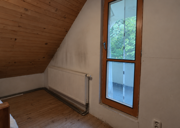 JEDINEČNÁ NEHNUTEĽNOSŤ POD HRADOM TEMATÍN – RODINNÝ DOM S POZEMKAMI O VÝMERE 13 046 m²