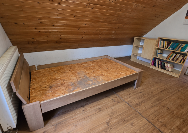 JEDINEČNÁ NEHNUTEĽNOSŤ POD HRADOM TEMATÍN – RODINNÝ DOM S POZEMKAMI O VÝMERE 13 046 m²