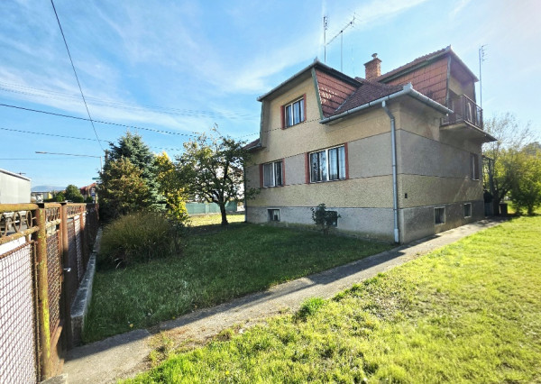 RODINNÝ DOM V LUKRATÍVNEJ LOKALITE BÁNOVCE NAD BEBRAVOU