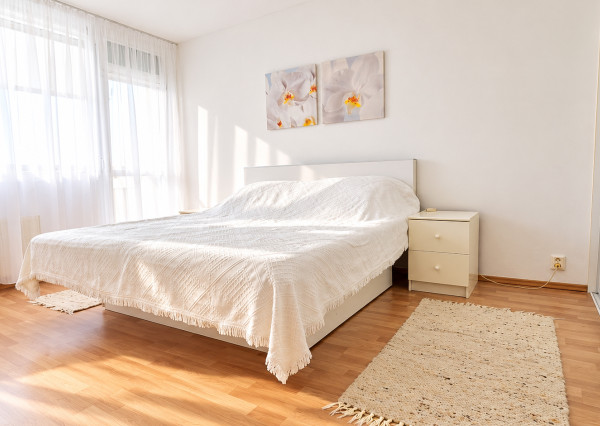 Priestranný 3-izbový byt s lodžiou, 101 m², Zadunajská cesta, Petržalka