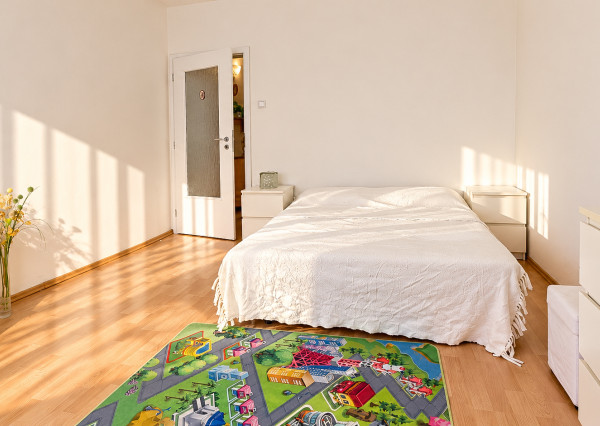 Priestranný 3-izbový byt s lodžiou, 101 m², Zadunajská cesta, Petržalka
