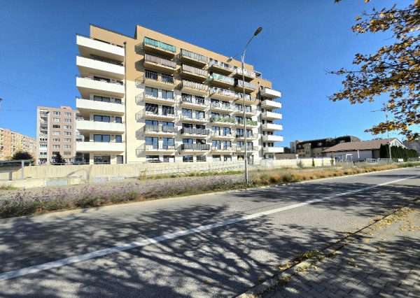 NA PRENÁJOM BÁNOVCE NAD BEBRAVOU -OBCHODNÝ PRIESTOR 100 m²