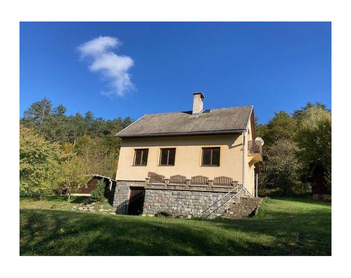 Chalupa CHKO Strážovské vrchy, pozemok 3292 m2, rezervoár pitnej vody