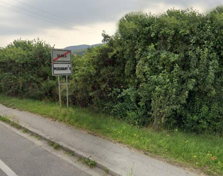 Predaj spoluvlastnícky podiel 1200 m2 pozemku - Banka / Moravany n/V
