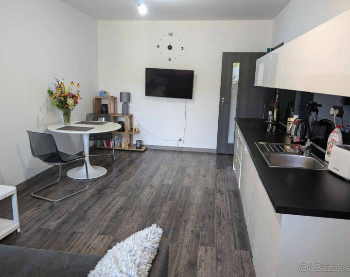 Predaj 3 izbový moderný byt v centre s balkónom