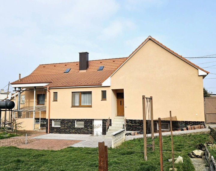 *REZERVOVANÉ*  4-izb rodinný dom s pozemkom 900 m²  - Moravany n/V