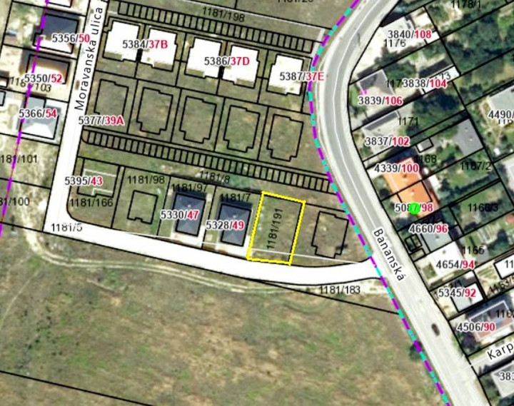 Slnečný stavebný pozemok 427m2, Banka