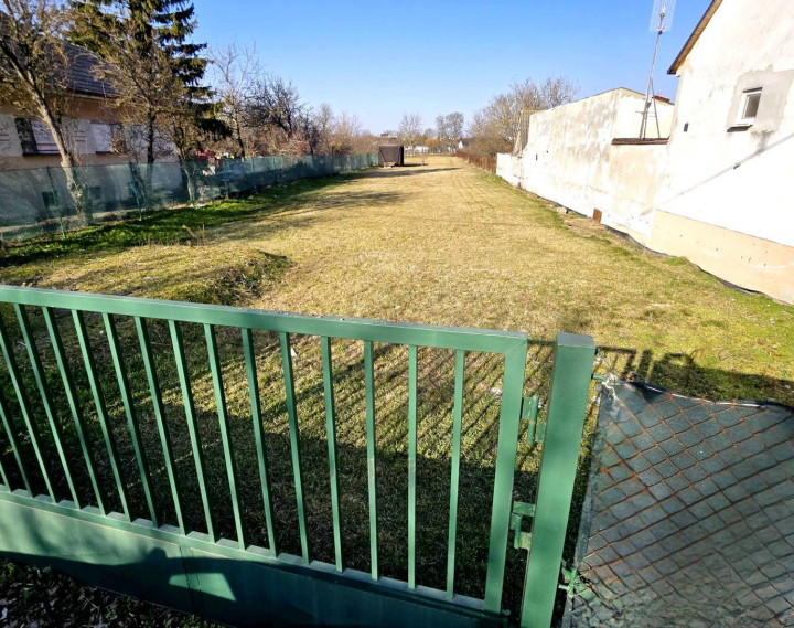 Na predaj: Stavebný pozemok 1950 m2 v obci Ostrov, časť Malé Orvište