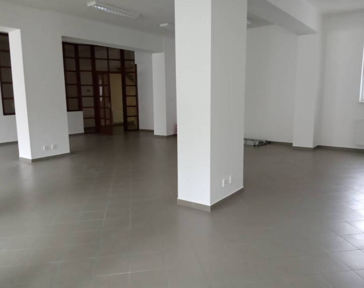 Kancelárske/ obchodné priestory 112 m2, pešia zóna Nitra