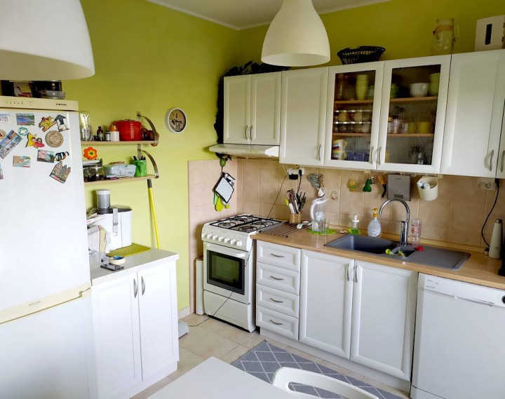 Prenajom izby s príslušenstvom a loggiou v trojizbovom byte, Piešťany