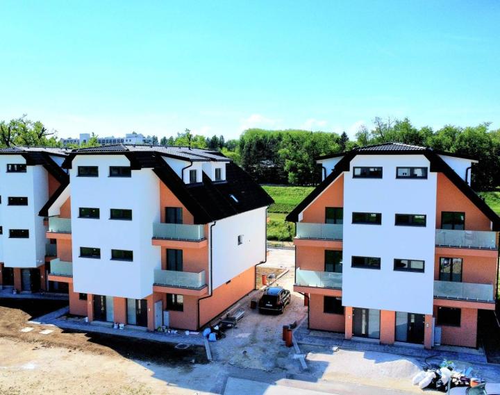 NA PREDAJ – 2-izbový byt 49 m2 v novostavbe RiverResort, Banka 