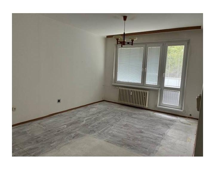 Predám 2 izbový byt Dubnica nad Váhom, pod Kaštieľom