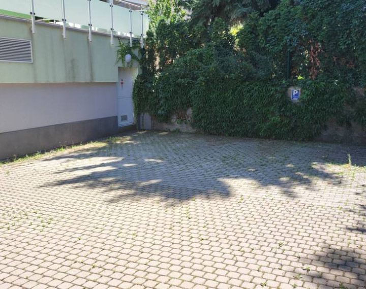 Prenájom parkovacieho miesta, blízke centrum-Piešťany