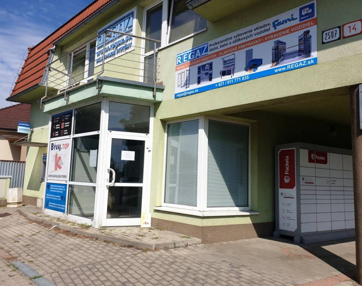 Na prenájom kancelársky priestor 42 m2 -širšie centrum- Nové Mesto n/V