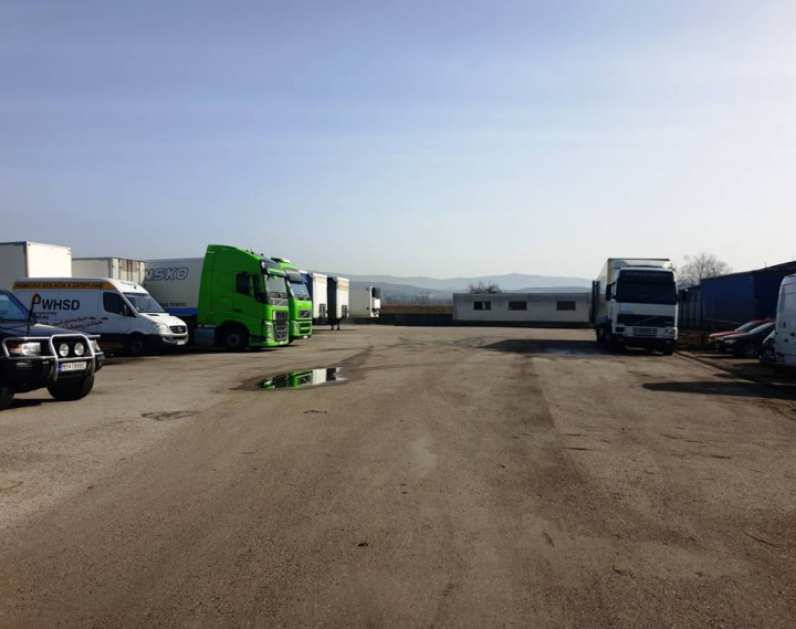 Na predaj areál 8700 m2 s halami 1510 m2 - Trenčianske Bohuslavice