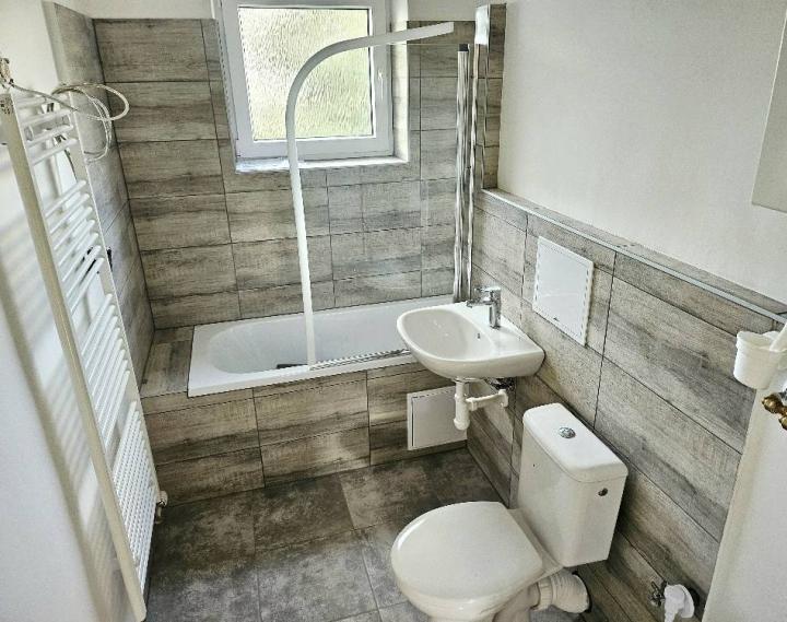 2 izbový byt Bánovce nad Bebravou / CENTRUM  / 57 m2/  2 x PIVNICA