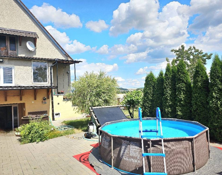 RODINNÝ DOM- VEĽKÉ CHLIEVANY- POZEMOK 1001 m2- 5 IZBOVÝ