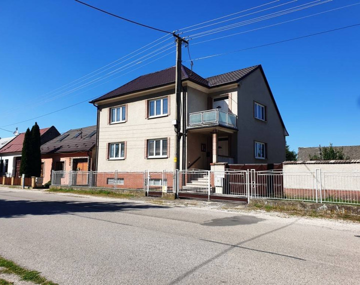 2-podlažný rodinný dom 320 m2 s pozemkom 1518 m2 - Bzince p. Javorinou