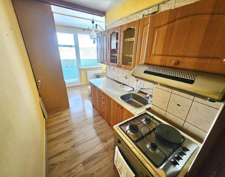 1 IZBOVÝ BYT BÁNOVCE NAD BEBRAVOU/ VEĹKOMETRÁŽNY / 42 m2/BALKÓN