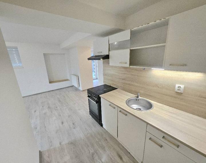 3 izbový byt Bánovce nad Bebravou /CENTRUM/ 57 m2/ S POZEMKOM 77 m2