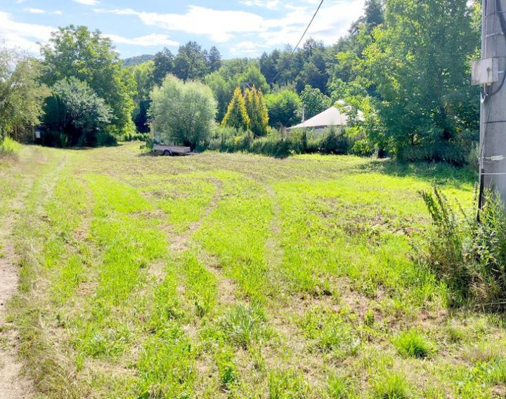 Rekreačný pozemok s chatou so súpisným číslom, Moravany nad Váhom