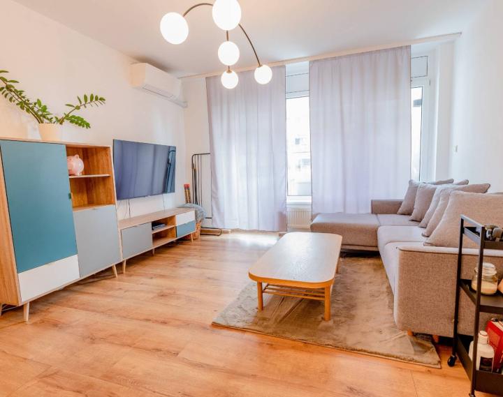 NA PREDAJ  Luxusný 2-izbový byt s dvoma balkónmi, garážou, Hrachová